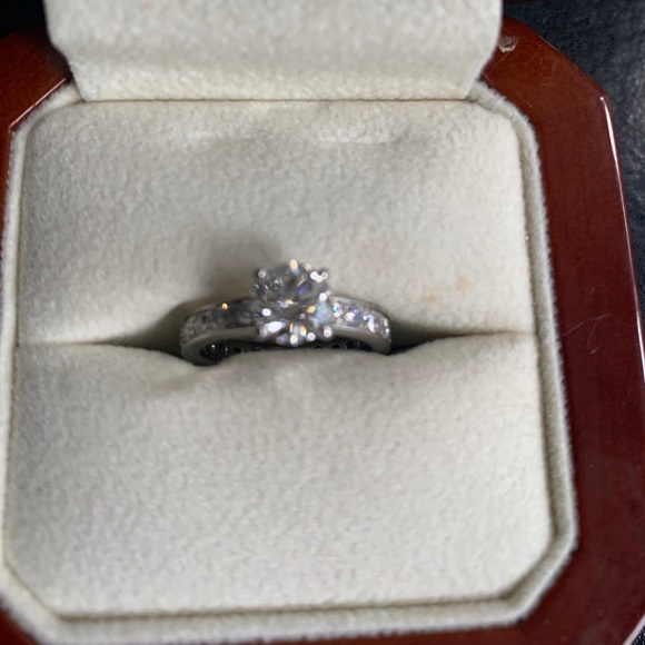 1.07 Diamond Ring - Picture 4 of 11